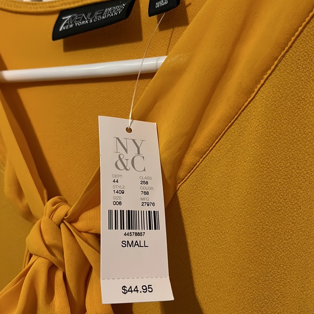 Yellow blouse - Picture 2 of 2